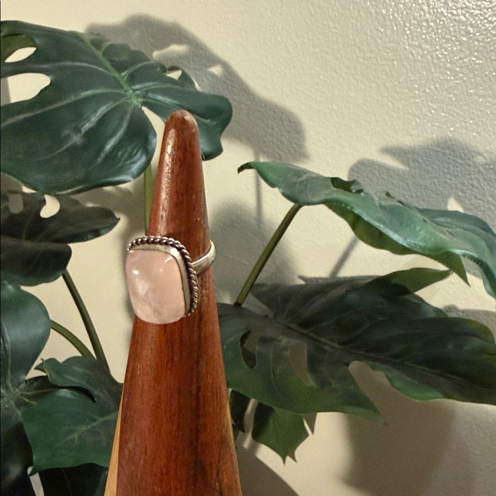 Love energy chakra jewelry Rectangular lrose quartz pastel pink Ring‎